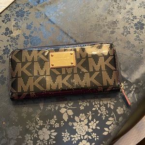 Michael Kors zip wallet